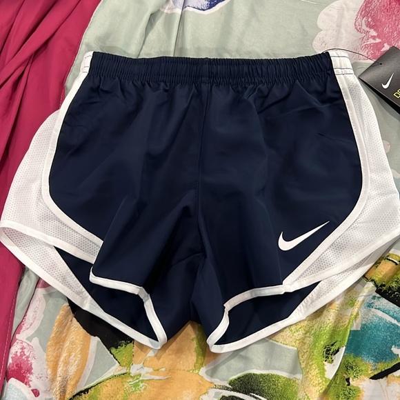 Nike Girls running shorts Size small Dri fit NWT navy blue & white Lined - Picture 1 of 7